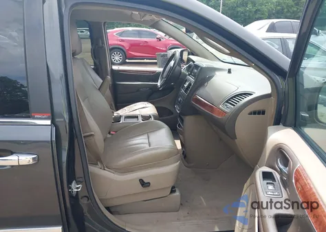 2011 Chrysler Town & Country Touring-L из США, поврежденный, VIN 2A4RR8DG5BR716480